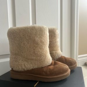 UGG EXTERIOR FLUFF BOOTS